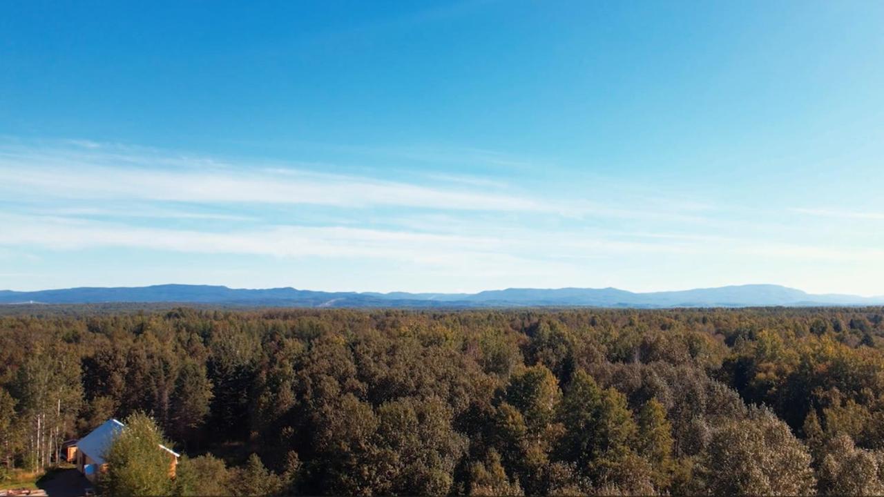 Au pied des Monts-Valin, hébergement touristique Saint-Honoré Exterior foto